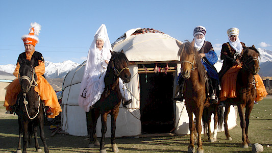 Protagonistinnen von Flowers of Freedom 