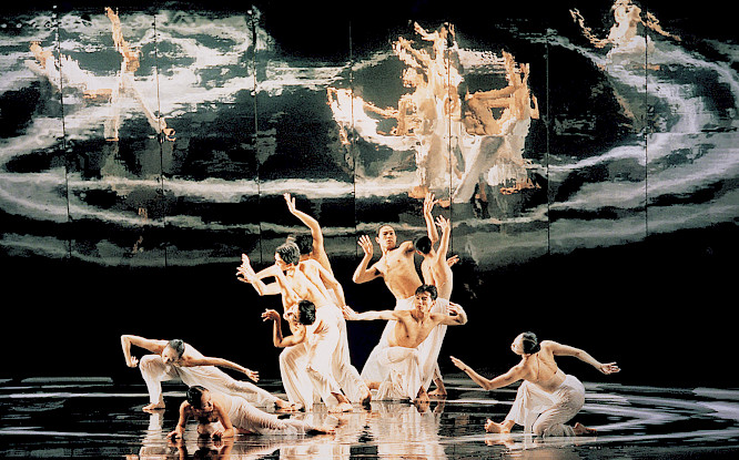 LIN WAIN-MIN & CLOUD GATE DANCE THEATRE Interface Between Worlds