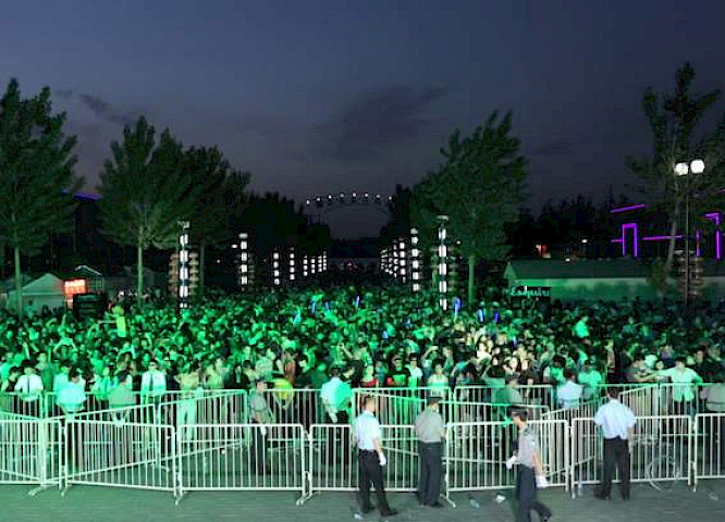 (c) 2012 delikatfilm