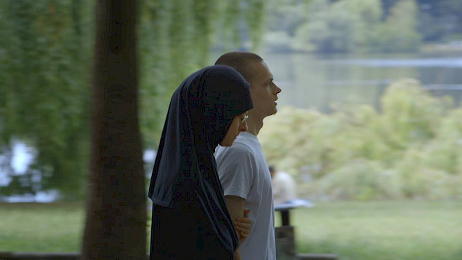 2016 DOKOMOTIVE GbR - Eli Roland Sachs