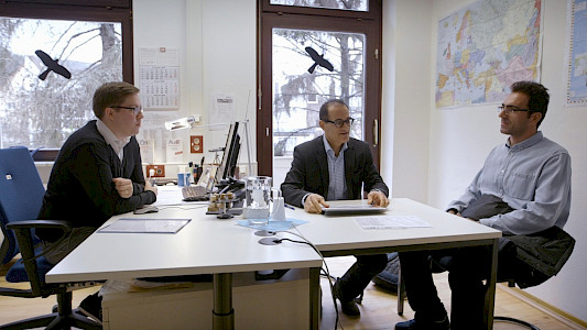 AUF D&Uuml;NNEM EIS &ndash; DIE ASYLENTSCHEIDER