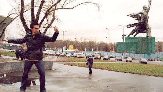 RUSSENBUS - FREMDE BR&Uuml;DER