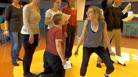 Am rei&szlig;enden Fluss