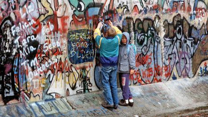 2019 LOOKS International GmbH