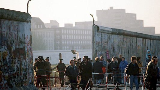 COUNTDOWN TO 1989: THE FALL OF THE BERLIN WALL