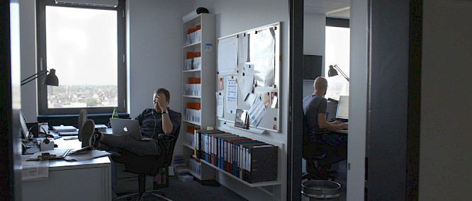 2020 Laura Hansen  | 2 Pilots Filmprod.  GmbH