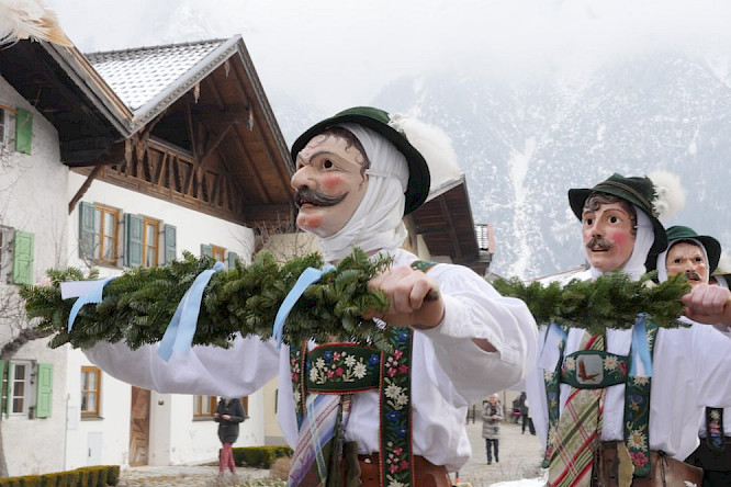 2020 Uli Decker | FLARE FILM GmbH