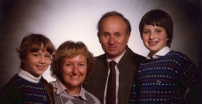 2020 Uli Decker | FLARE FILM GmbH