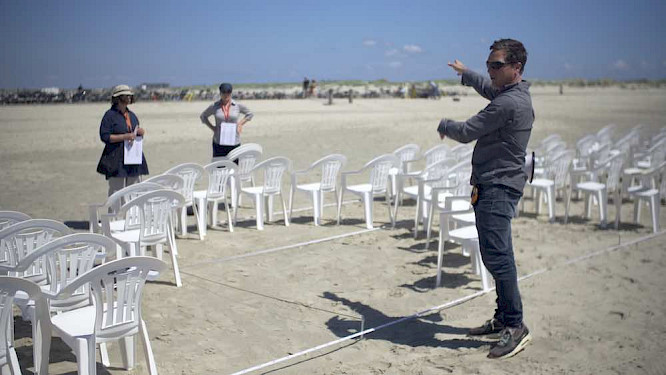 2020 Deckert Distribution GmbH