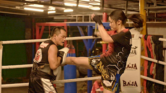 MUAY THAI - STRONG WOMEN, TOUGH FISTS