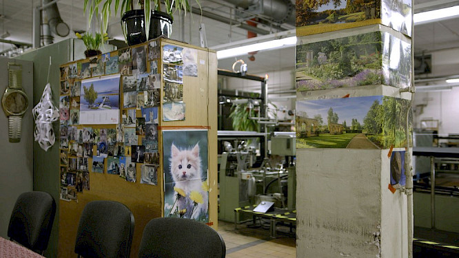 2020 Deckert Distribution GmbH