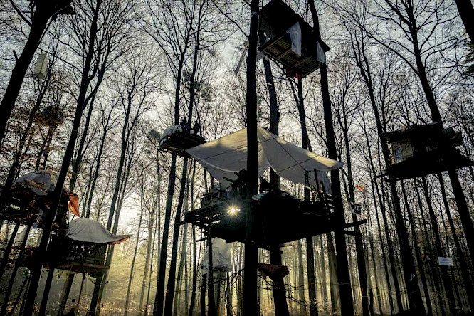 Barricade &ndash; Pictures of a Forest Occupation