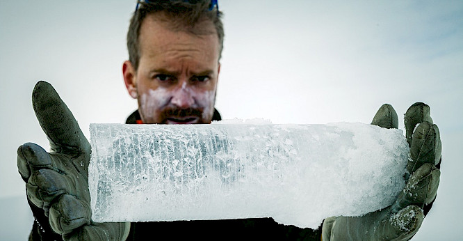 2021 Lars H. Ostenfeld | FIONIA FILM | Rise And Shine 