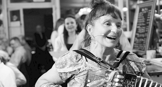 2021 Coccinelle Films | Id&eacute;ale Audience