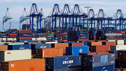 SUPERPOWERS IN TRADE WARS 