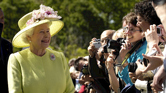 QUEEN ELIZABETH II &ndash; THE HEADLINE YEARS 