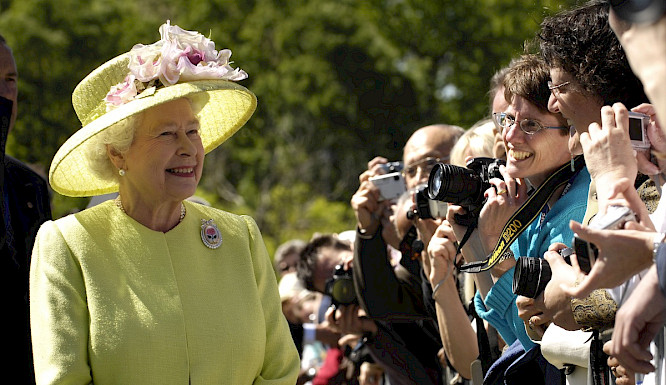 2007 Bill Ingalls | LOOKSfilm