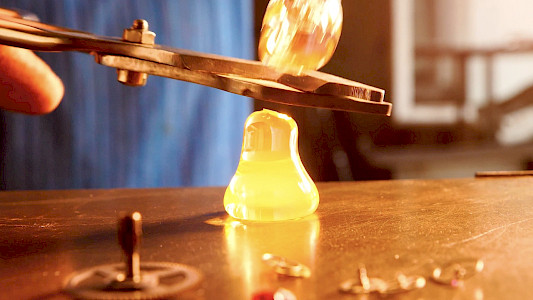 THE USELESS GLASSBLOWER