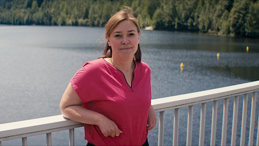FRAUEN IN LANDSCHAFTEN