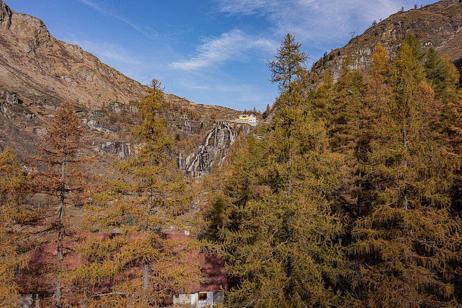 English title: Ossola Valley. A Wonder of Water and Rock Original title (German): Italiens unbekannter Norden. Das Ossolatal Italian title: Val d'Ossola. Meraviglia d'acqua e roccia